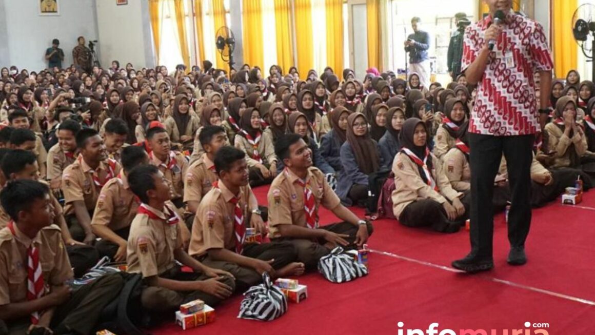 Gubernur Ganjar Pranowo Berbagi Ilmu dan Inspirasi di SMK Negeri 1 Binangun