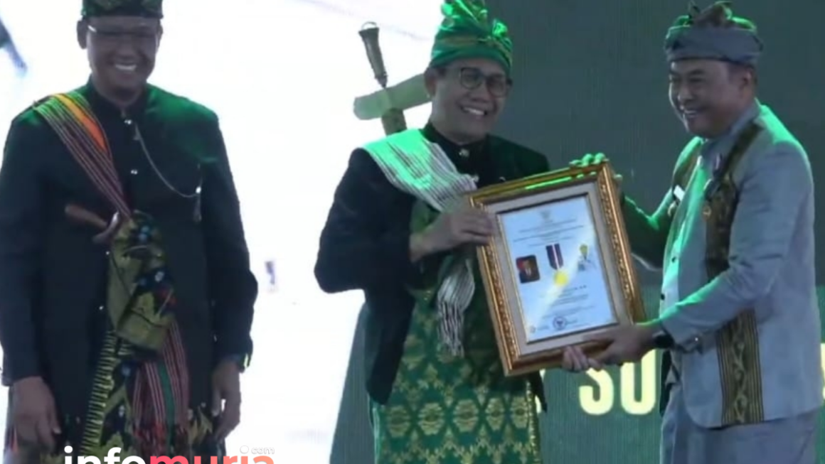 Pj Bupati Jepara Raih Penghargaan Bergengsi, Piagam Lencana Bakti Pembangunan Desa