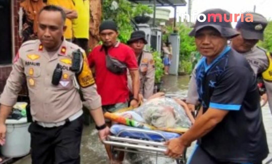 Mengabdi di Tengah Krisis, Petugas Evakuasi Lansia Rohaidah